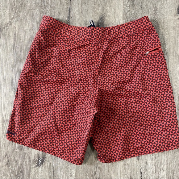 PATAGONIA swim trunks men’s shorts size 38 above the knee red geometric - Picture 3 of 4
